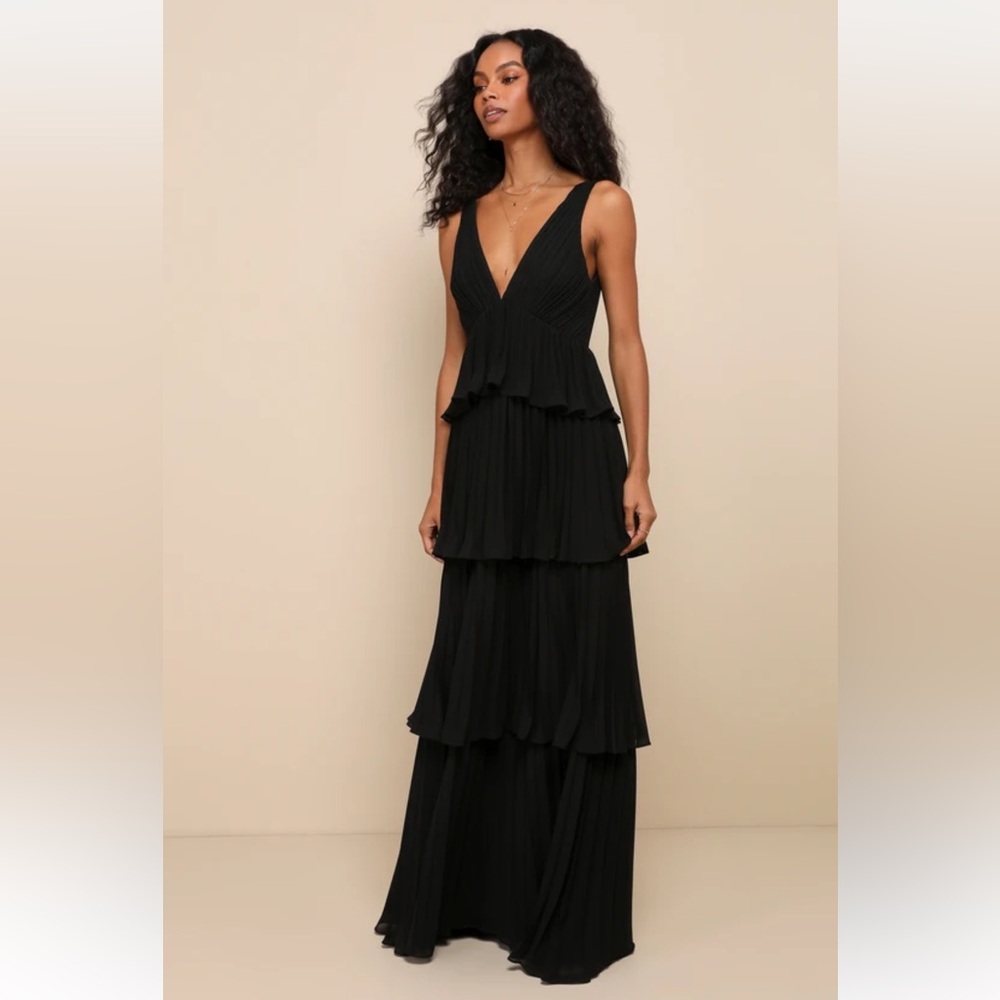 NWT Lulus Mesmerizing Essence Black Pleated Backless Tiered Maxi Dress - Size M - Picture 2 of 5